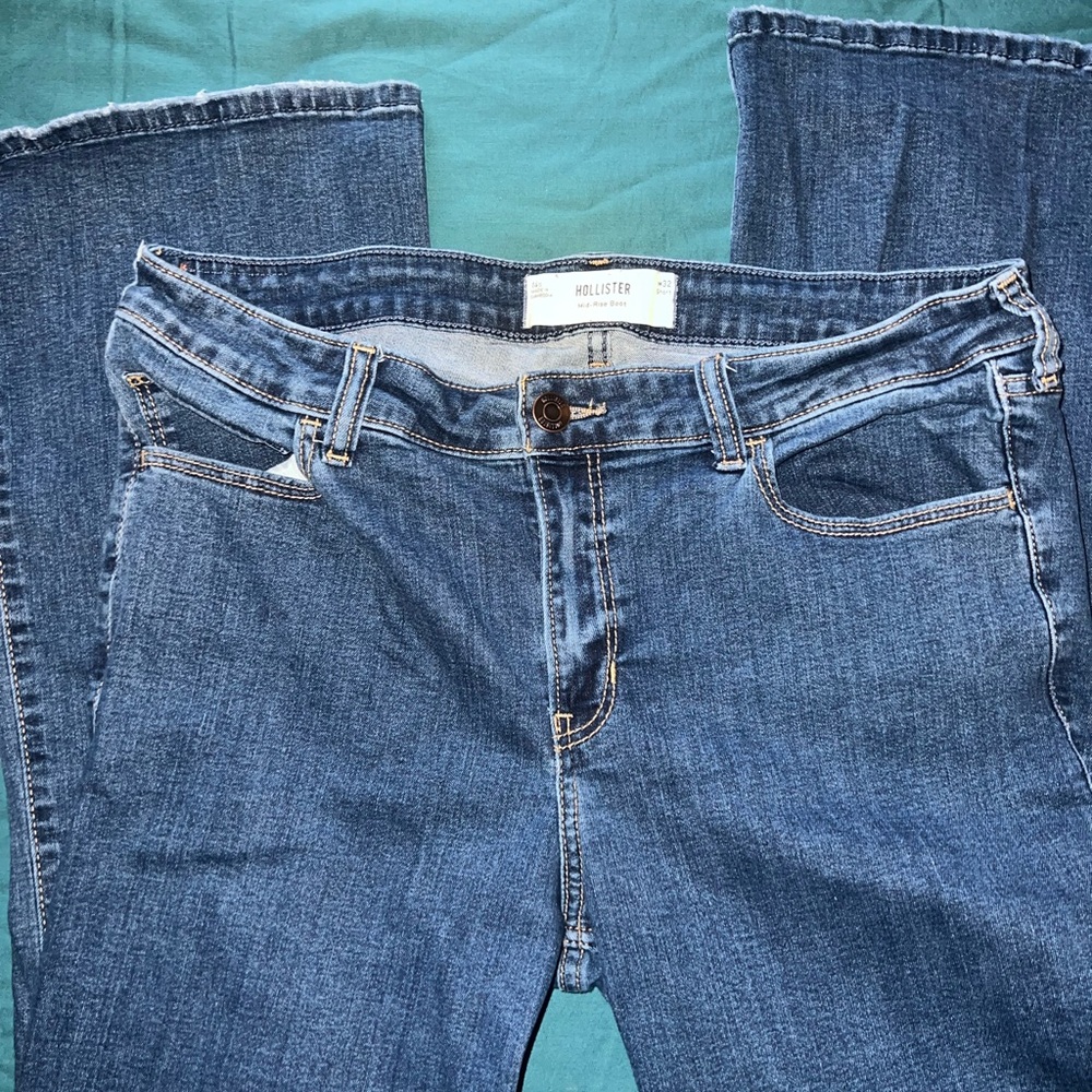 Hollister Women's Classic mid-rise bootcut jeans.